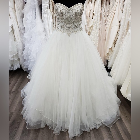 Justin Alexander (8847) Wedding Dress - Picture 1 of 6